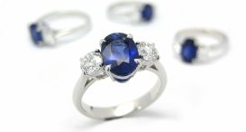 R1104a - kolekce prstenů vyrobených z 18kt bílého zlato s modrými safíry a diamanty - foto č. 45